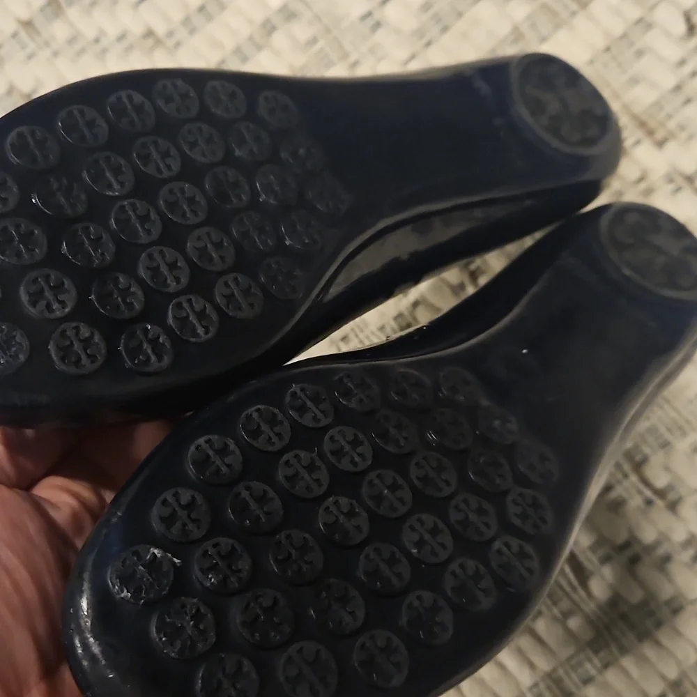 TORY BURCH Navy Jelly Ballet Flats with Logo.